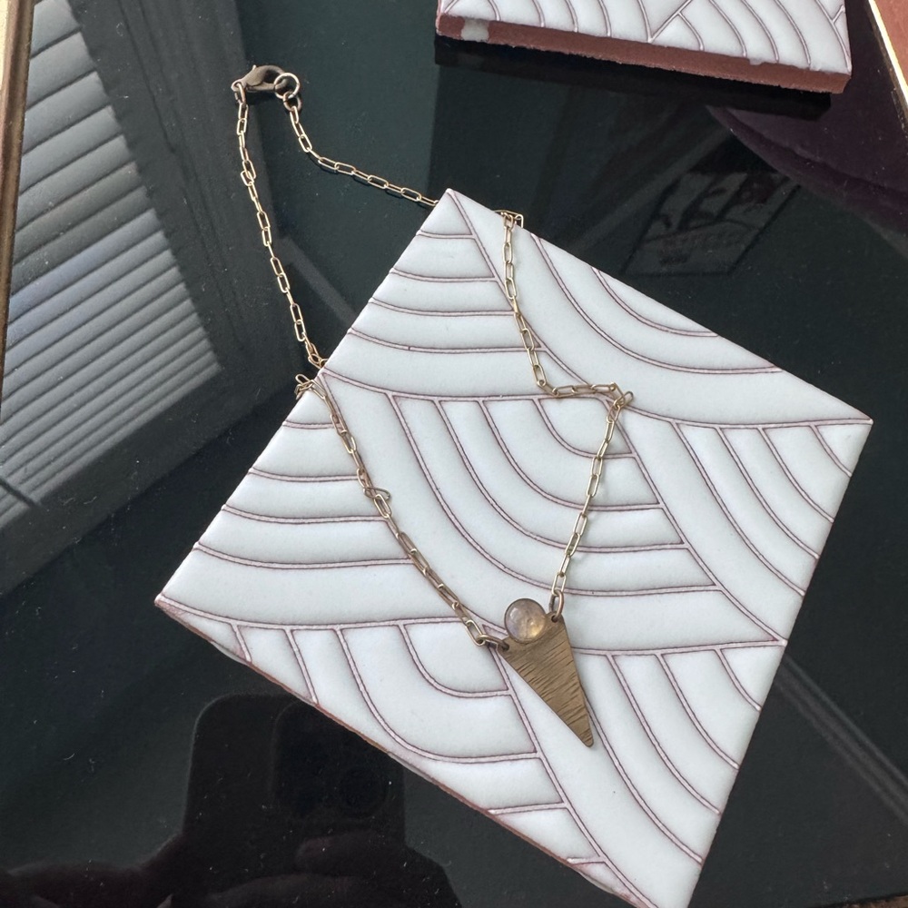 Gold Minimalist Necklace with labradorite Pendant